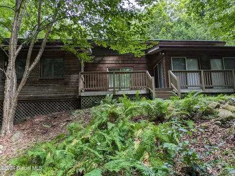460 Lake Desolation Rd, Middle Grove, NY 12850