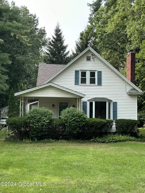 101 Saratoga Rd, Glenville, NY 12302