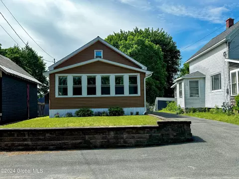 73 Willow Creek Ave, Schenectady, NY 12304
