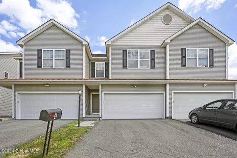 4 Amalia Ln, Rensselaer, NY 12144