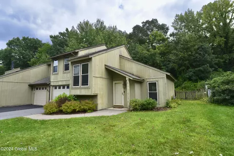 35 Thimbleberry Rd, Malta, NY 12020