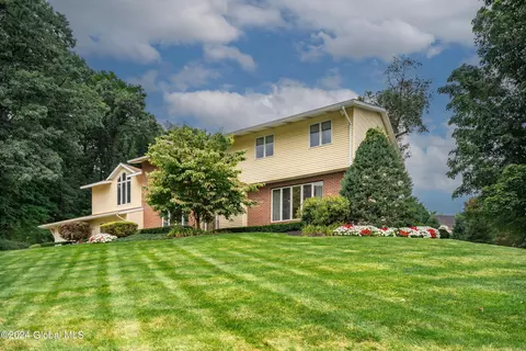 1 Oak Rdg, Menands, NY 12204