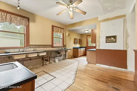 Entry Way - 16 E Main St, Cambridge, NY 12816 photo 2 of 5
