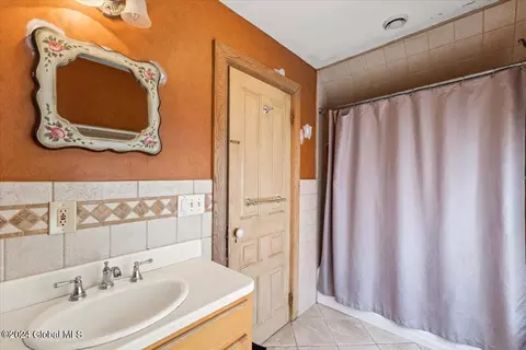 Bath - 16 E Main St, Cambridge, NY 12816 photo 3 of 4