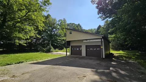 140 Mckay Rd, Amsterdam, NY 12010