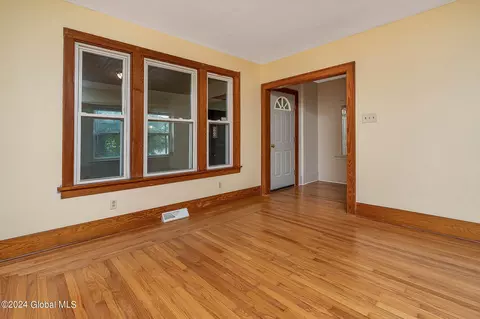 324 6th St, Schenectady, NY 12306 photo 8