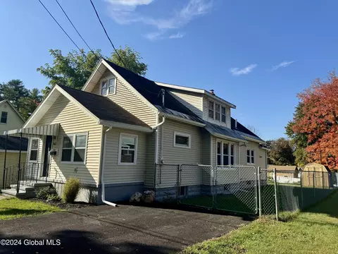 324 6th St, Schenectady, NY 12306