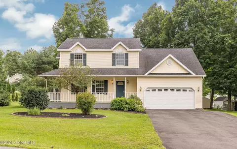 1 Crestwood Ln, Troy, NY 12180