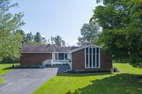 145 Della Valle Dr, Amsterdam, NY 12010