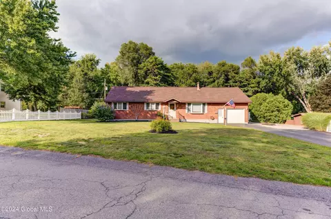 67 Northgate Dr, Albany, NY 12203