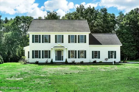 15 Westfall Ct, Averill Park, NY 12018
