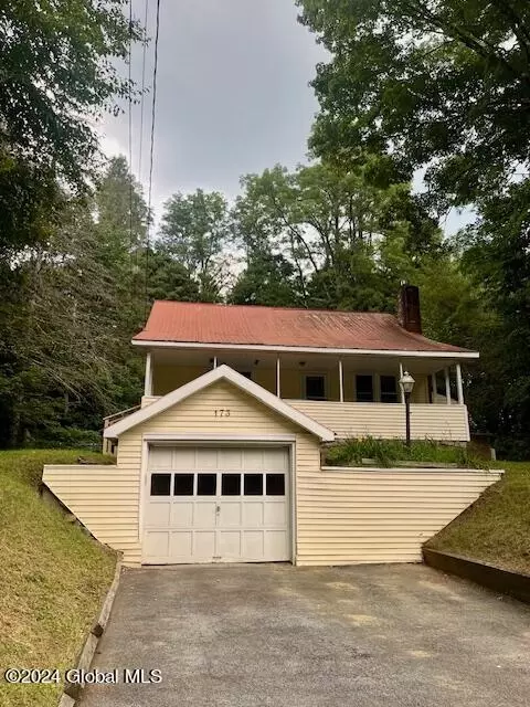 173 Lake Desolation Rd, Middle Grove, NY 12850