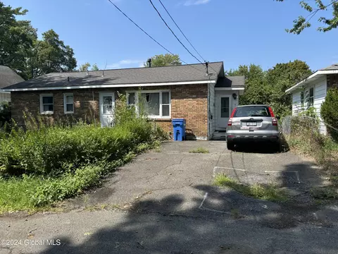 8 Silas Ave, Albany, NY 12208