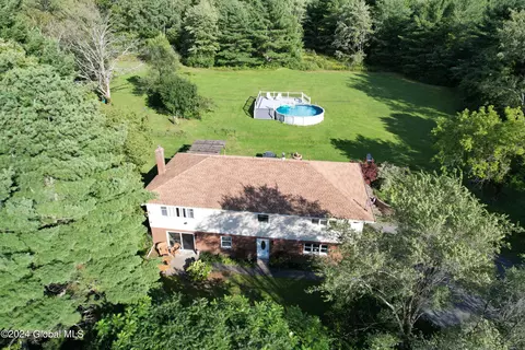 1228 Rector Rd, Glenville, NY 12302
