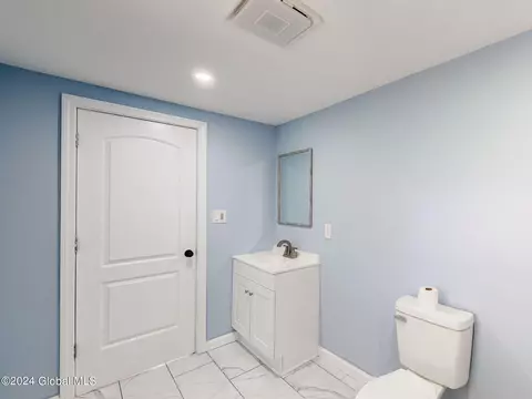 Bath - 1747 Oneida St, Schenectady, NY 12308 photo 2 of 5