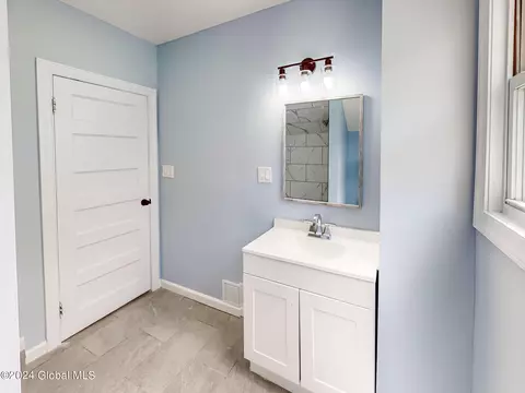 Bath - 1747 Oneida St, Schenectady, NY 12308 photo 5 of 5