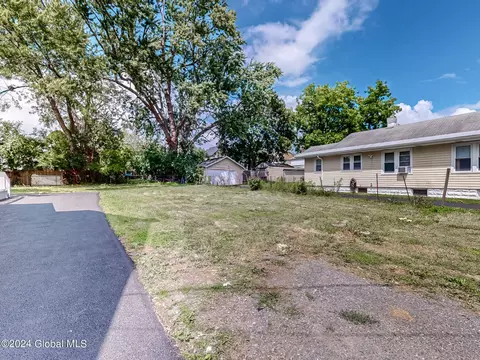 Exterior - 1747 Oneida St, Schenectady, NY 12308 photo 13 of 14