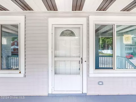 Exterior - 1747 Oneida St, Schenectady, NY 12308 photo 3 of 14