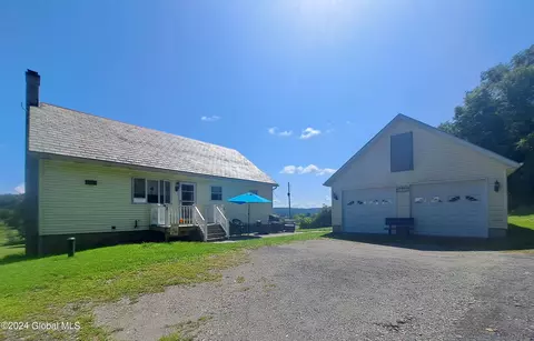 1043 Old County Ln, Salem, NY 12865