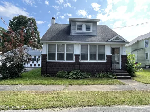 11 Pender St, Hudson Falls, NY 12839