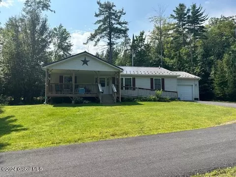 88 Mutton Hollow Rd, Moriah, NY 12960