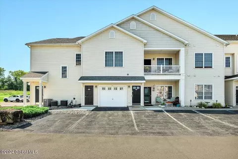 106 N Ridge Ests, Troy, NY 12182