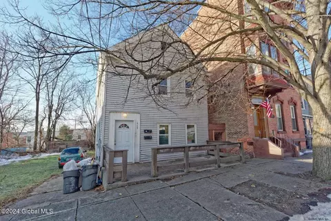 415 10th St, Troy, NY 12180