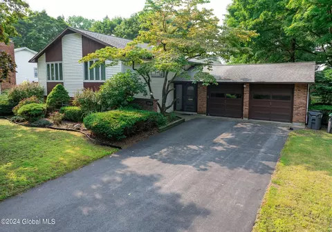 2268 Sweetbrier Rd, Niskayuna, NY 12309