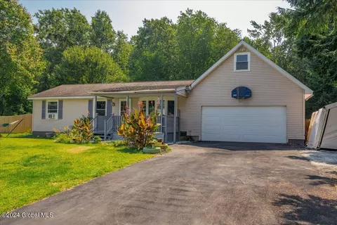 23 New Britain Dr, Gansevoort, NY 12831