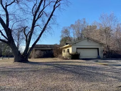 25 Merritt Rd, Glens Falls, NY 12803