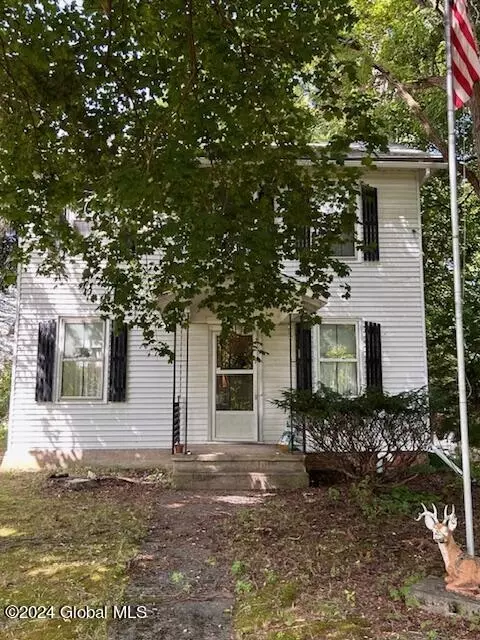 5 State St, Valley Falls, NY 12185