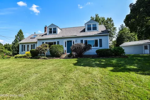 2 Hickory Ln, Troy, NY 12180