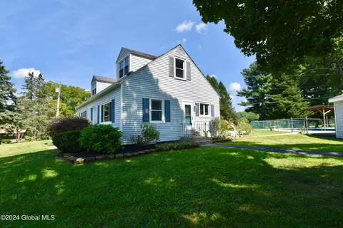 Exterior - 2 Hickory Ln, Troy, NY 12180 photo 11 of 15