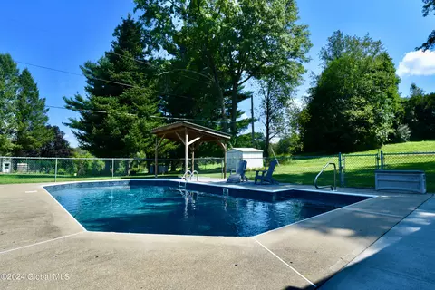 Exterior - 2 Hickory Ln, Troy, NY 12180 photo 7 of 15