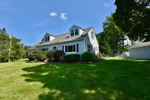 Exterior - 2 Hickory Ln, Troy, NY 12180 photo 12 of 15