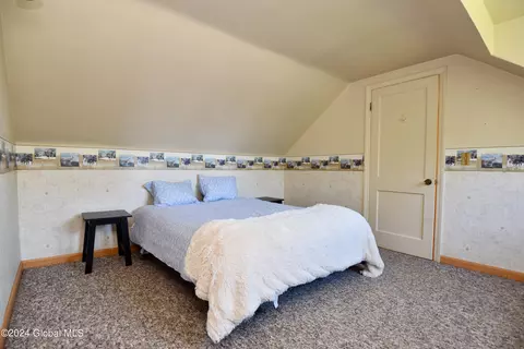 Bedroom - 2 Hickory Ln, Troy, NY 12180 photo 3 of 7