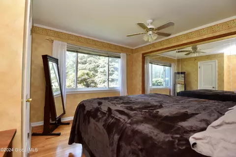 Bedroom - 2 Hickory Ln, Troy, NY 12180 photo 2 of 7