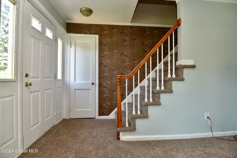 Entry Way - 2 Hickory Ln, Troy, NY 12180 photo 1 of 2