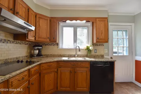 Kitchen - 2 Hickory Ln, Troy, NY 12180 photo 4 of 8