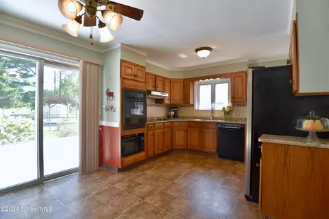 Kitchen - 2 Hickory Ln, Troy, NY 12180 photo 6 of 8