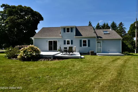 Exterior - 2 Hickory Ln, Troy, NY 12180 photo 3 of 15