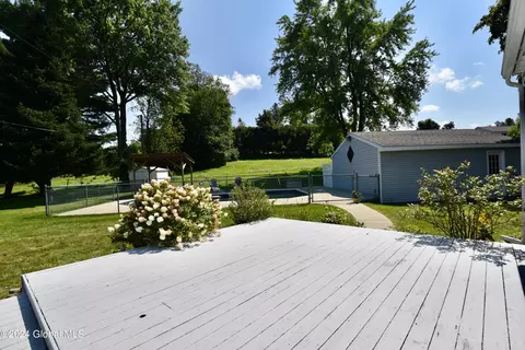 Exterior - 2 Hickory Ln, Troy, NY 12180 photo 6 of 15