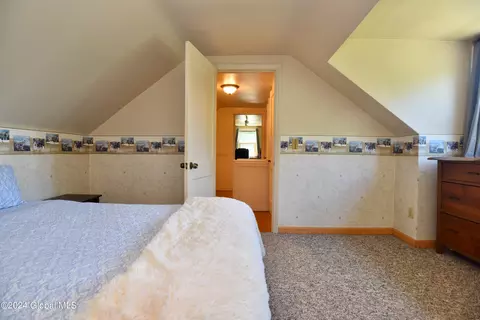 Bedroom - 2 Hickory Ln, Troy, NY 12180 photo 5 of 7