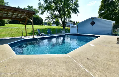 Exterior - 2 Hickory Ln, Troy, NY 12180 photo 10 of 15