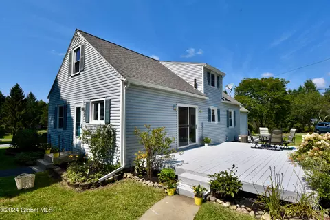 Exterior - 2 Hickory Ln, Troy, NY 12180 photo 4 of 15