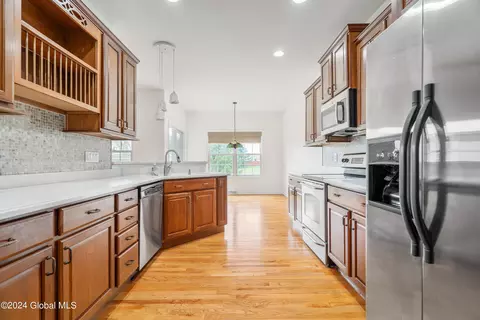 27 Hampton Cir, Mechanicville, NY 12118 photo 11