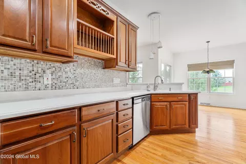 27 Hampton Cir, Mechanicville, NY 12118 photo 12