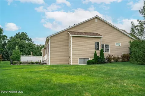 27 Hampton Cir, Mechanicville, NY 12118 photo 30
