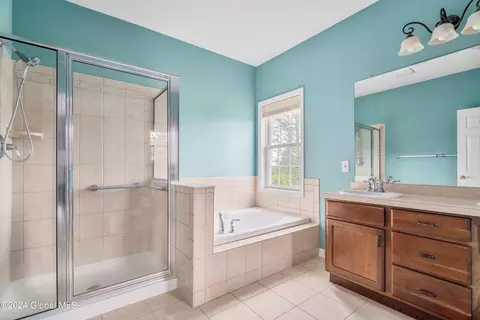 27 Hampton Cir, Mechanicville, NY 12118 photo 18