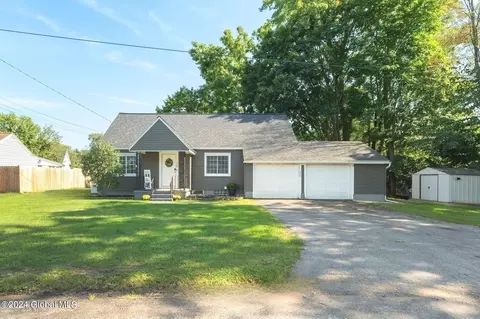 328 Sullivan Rd, Schenectady, NY 12304